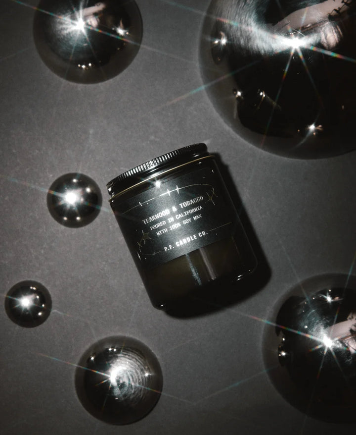 P.F. Candle Co. Teakwood & Tobacco Celestial Duftkerze 204 g - die Sternenedition