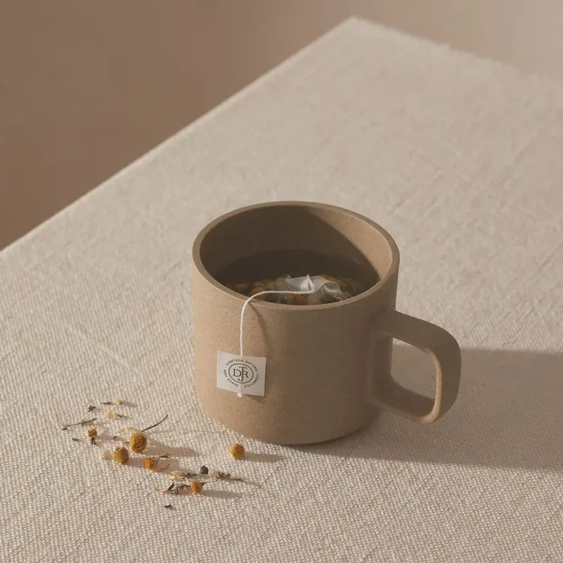 Dolomiti Digestiv Kräutertee - Tasse mit heißem Tee
