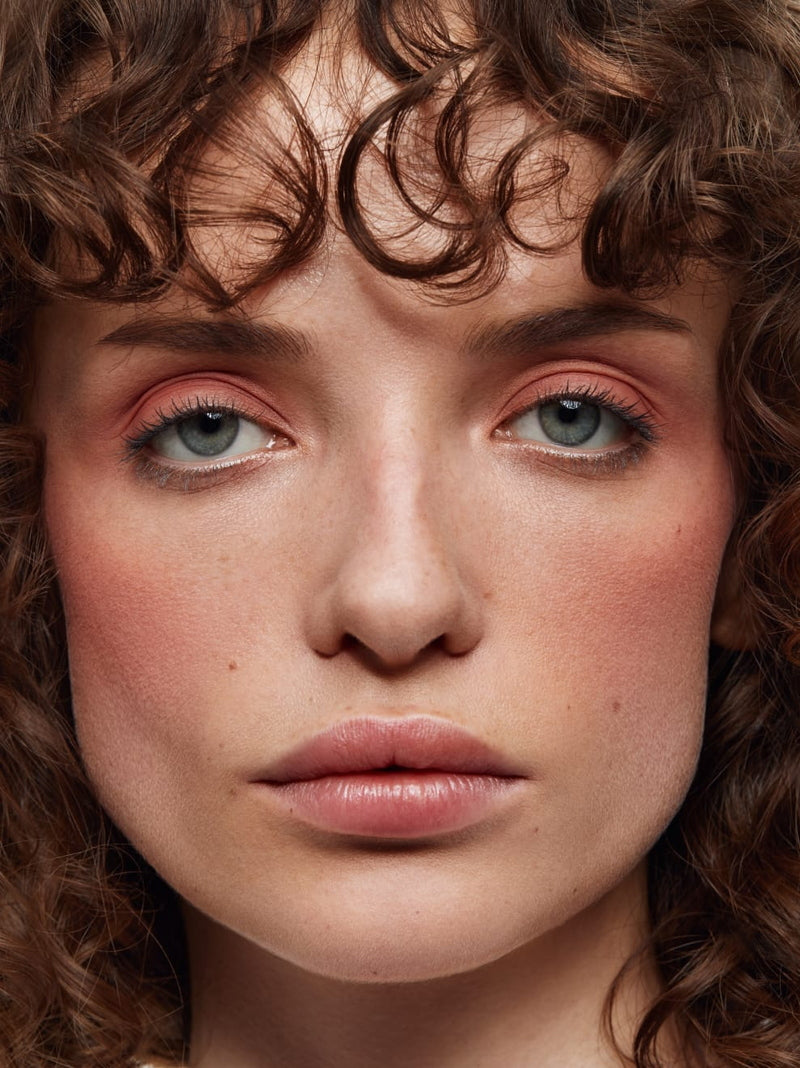 Imbe Eye & Cheek Multi-Shadow Peach 02 Model