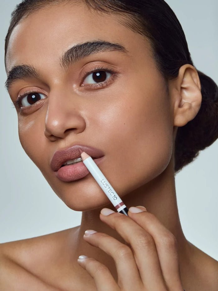 Lustec Correcting Lipliner - 10 Nougat on lips