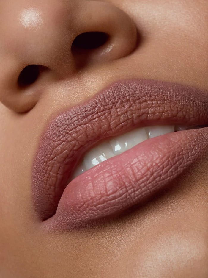 Lustec Correcting Lipliner - 10 Nougat on lips close up