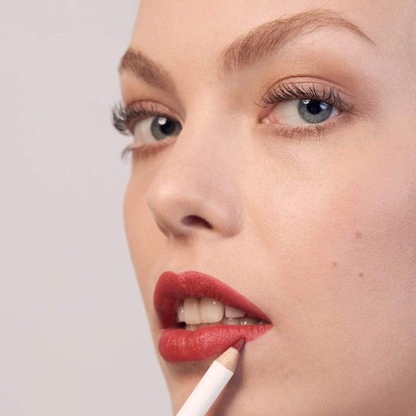 Lustec Correcting Lip Liner Hot Red Model