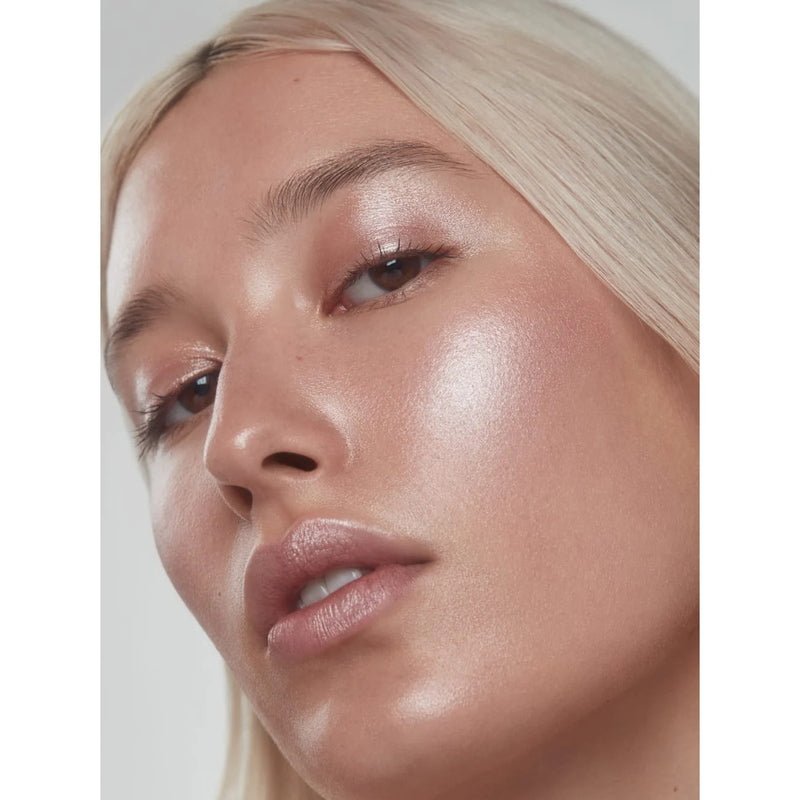Vlitter Natural Face & Body Glow Cool Moon Model Look