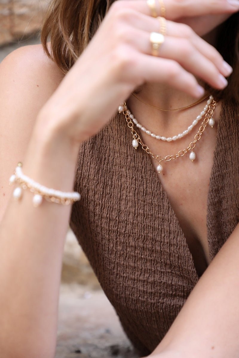 Waekura Neria Simple Necklace - Model