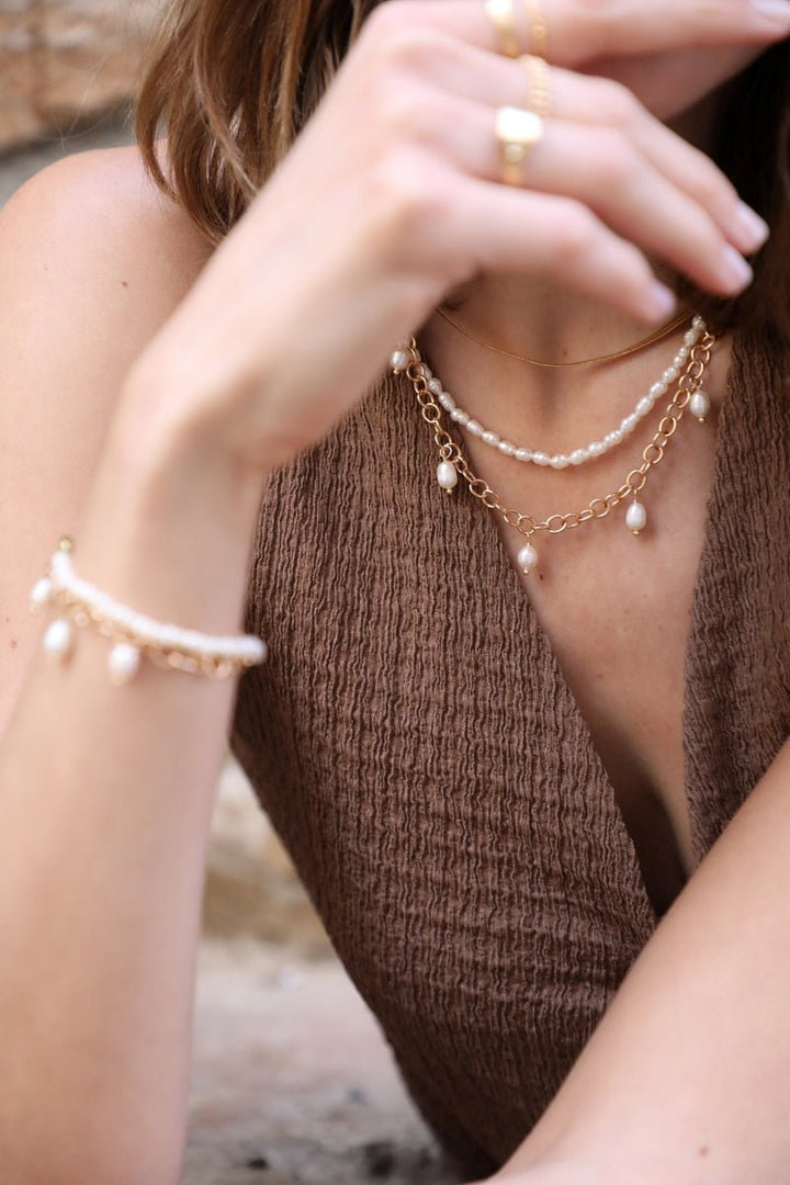 Waekura Neria Simple Necklace - Model