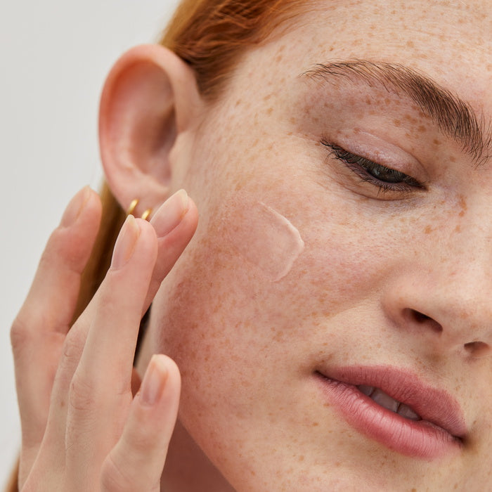 RMS Beauty Re Evolve Radiance Locking Primer - texture sur la peau