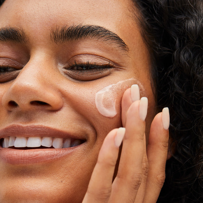 RMS Beauty Re Evolve Radiance Locking Primer - sulla pelle