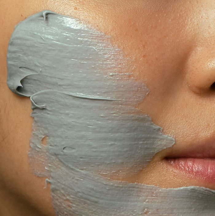 Mádara PEEL Creamy Clay AHA Peel Mask - close up model