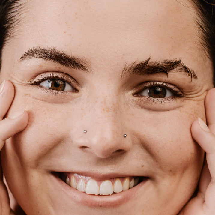 Mádara Grow and Fix eyebrows and eyelash serum - before and after