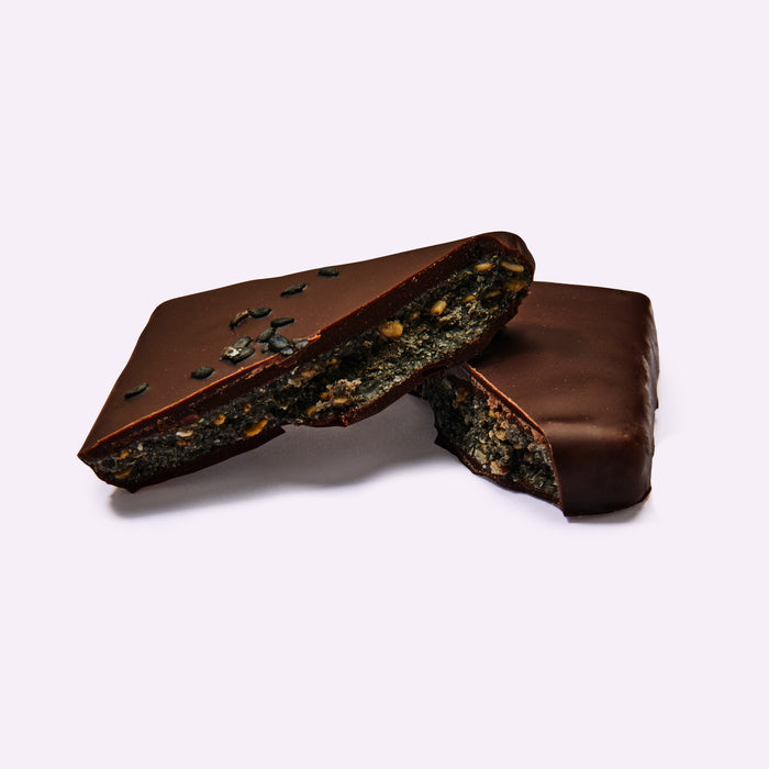 Cosmic Dealer Coffret 10 Chocolats Chakra - texture tahini noir