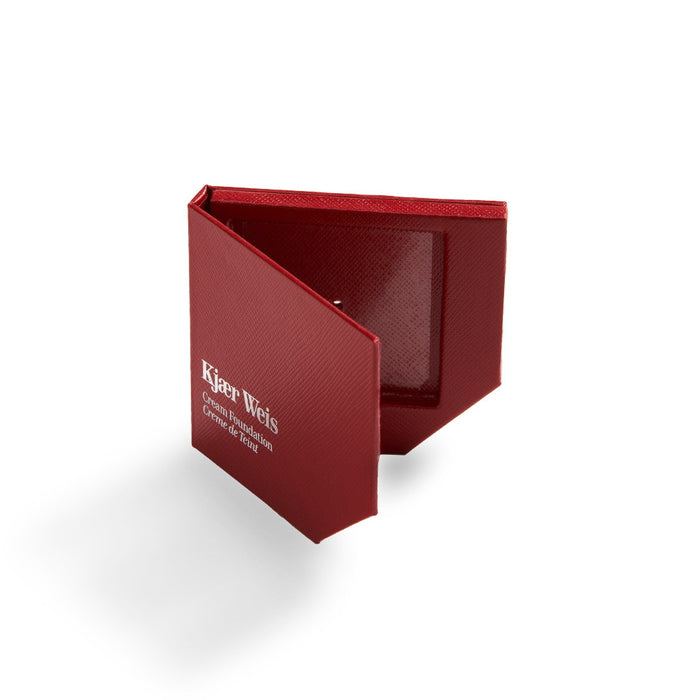 Base en crema Kjaer Weis Red Edition Packaging