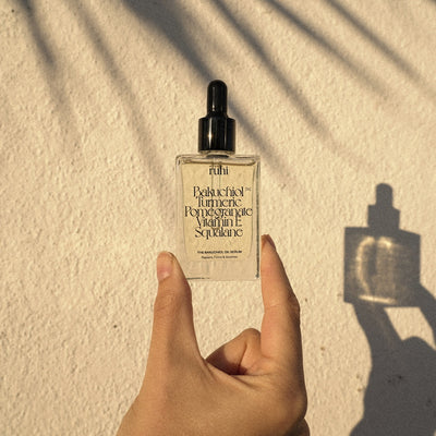 Ruhi Rituals The Bakuchiol Oil Serum mood with light