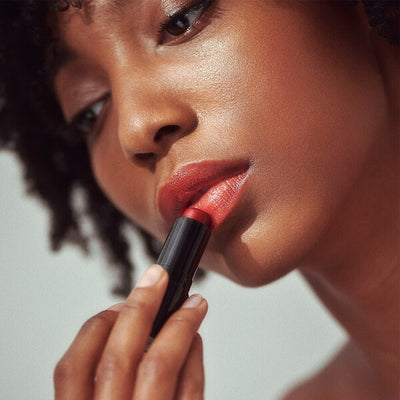 Hénne Organics Luxury Lip Tint Desire  - applying to lips