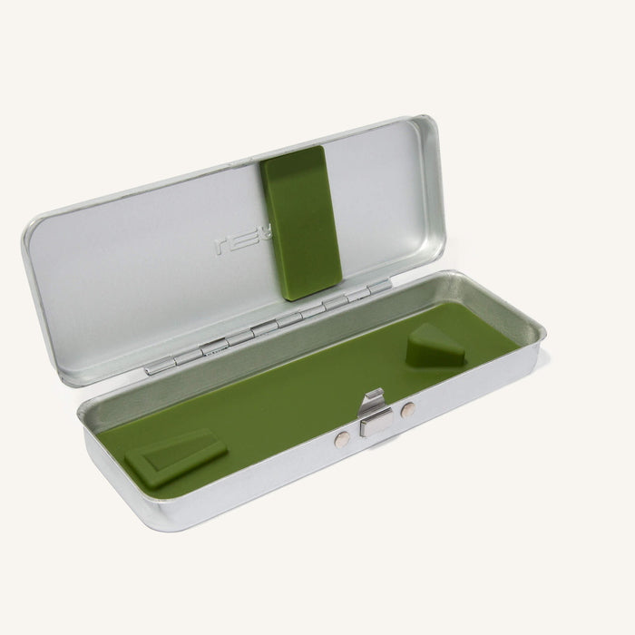 The Leaf Travel Case Silver - open case