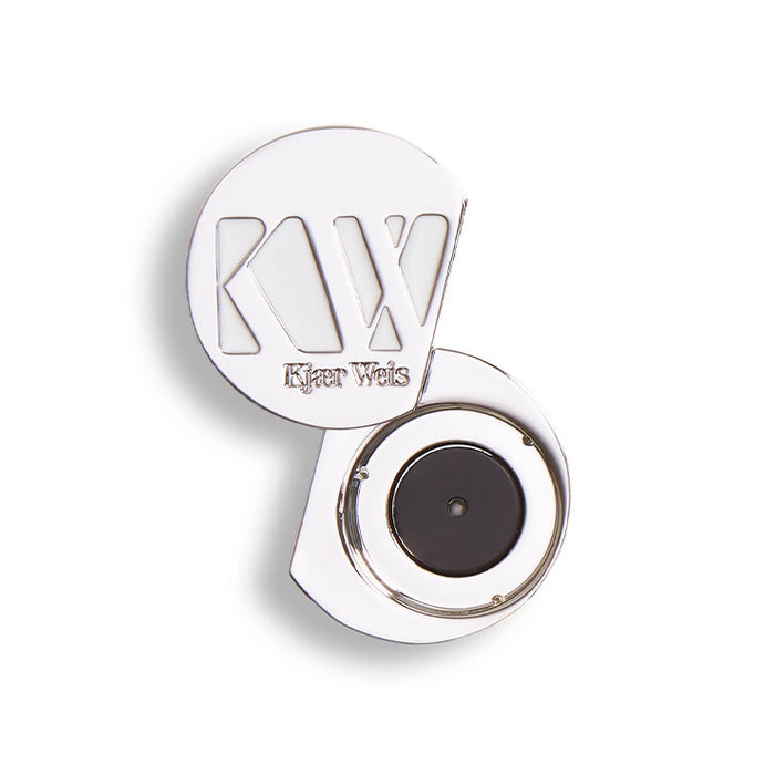 Sombra de ojos con empaque icónico de Kjaer Weis