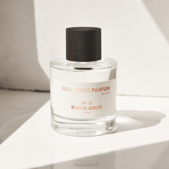 No 18 Bogotá Berlin Perfume Intense Mood con sombra