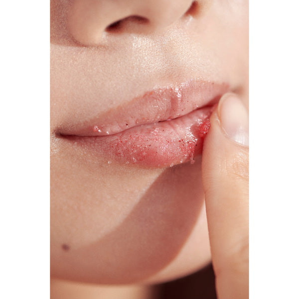 Henné Organics Lip Exfoliator Rose Diamonds on lips of woman