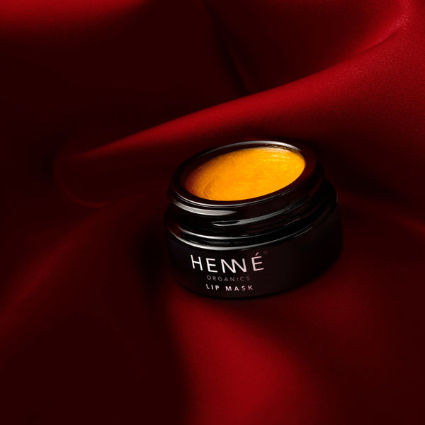 Henné Organics Lip Mask on red velvet
