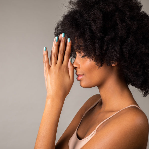 Kia Charlotta Vegan nail polish 15 Free - Healing on model