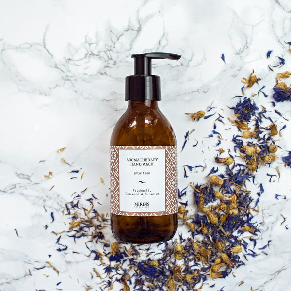 Mirins Copenhagen Hand Wash Intuition | Aromatherapy soap - mood image with flower petals