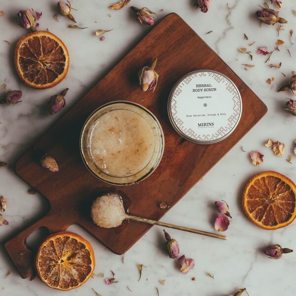 Mirins Copenhagen Exfoliante corporal Happiness - Rosa geranio, naranja y menta 120 ml