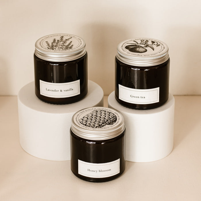 Boîte cadeau de bougies parfumées de la collection classique en gros plan
