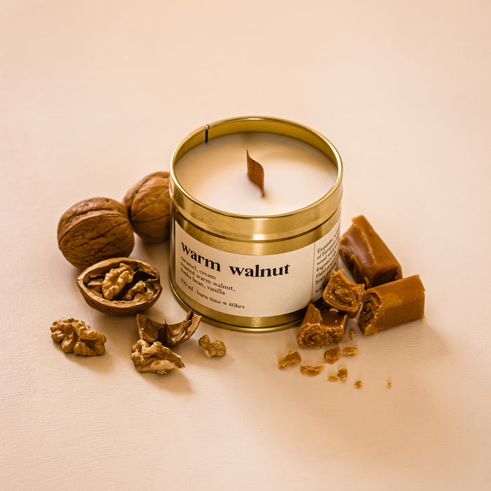 Warm Walnut scented candle with wooden wick Mood Caramel