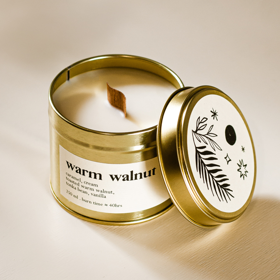 Warm Walnut scented candle with wooden wick