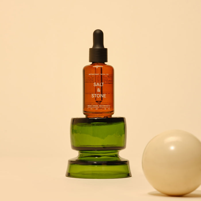Salt & Stone Immagine di stile di vita dell'olio viso antiossidante