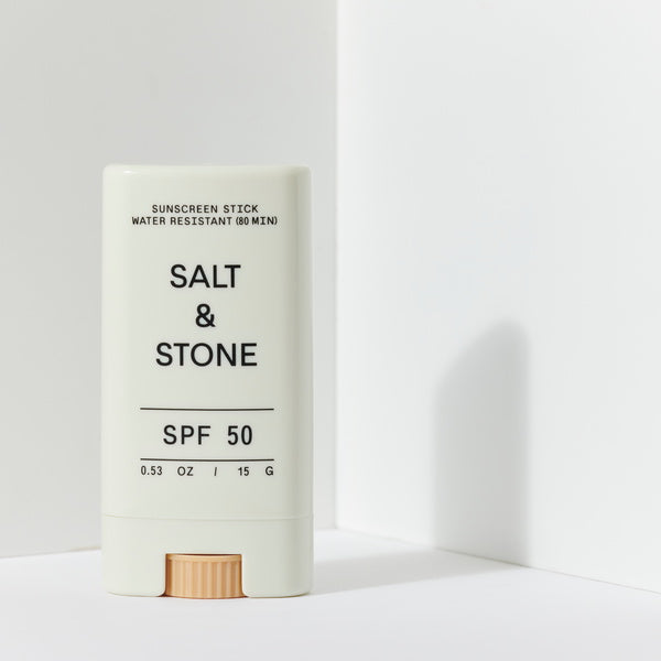 Salt & Stone Barra facial con protector solar con color SPF 50, 15 g, primer plano