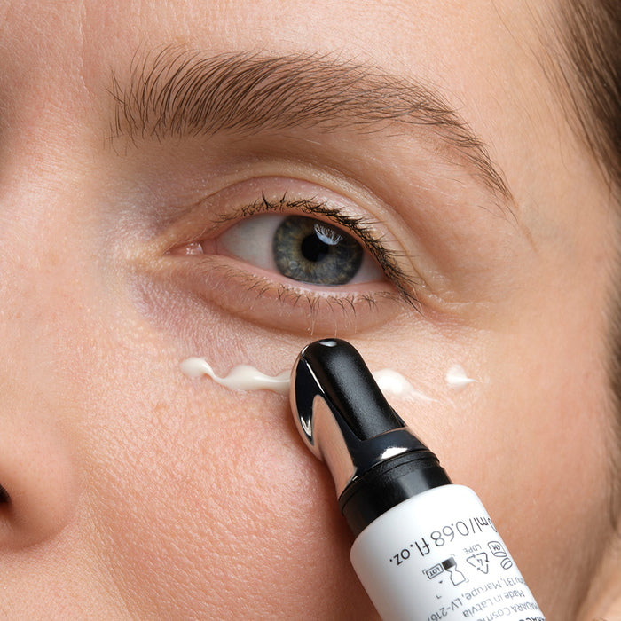 Mádara Time Miracle Wrinkle Resist Eye Cream - model uses applicator
