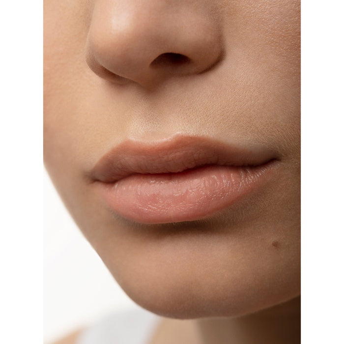 Tagarot Lipstick 09 Almond Dream (Vegan) sur les lèvres