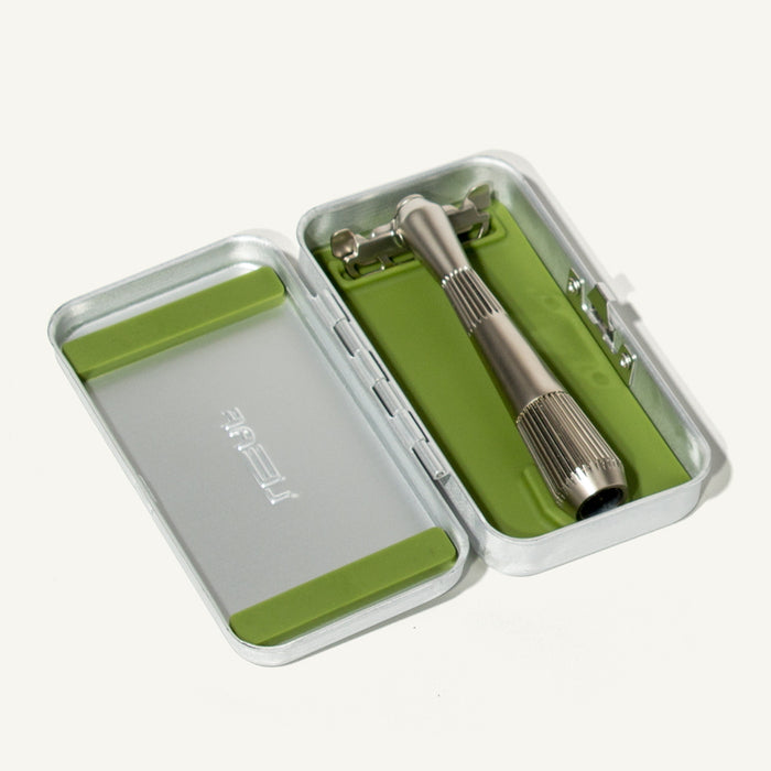The Twig Travel Case Silver with Razor