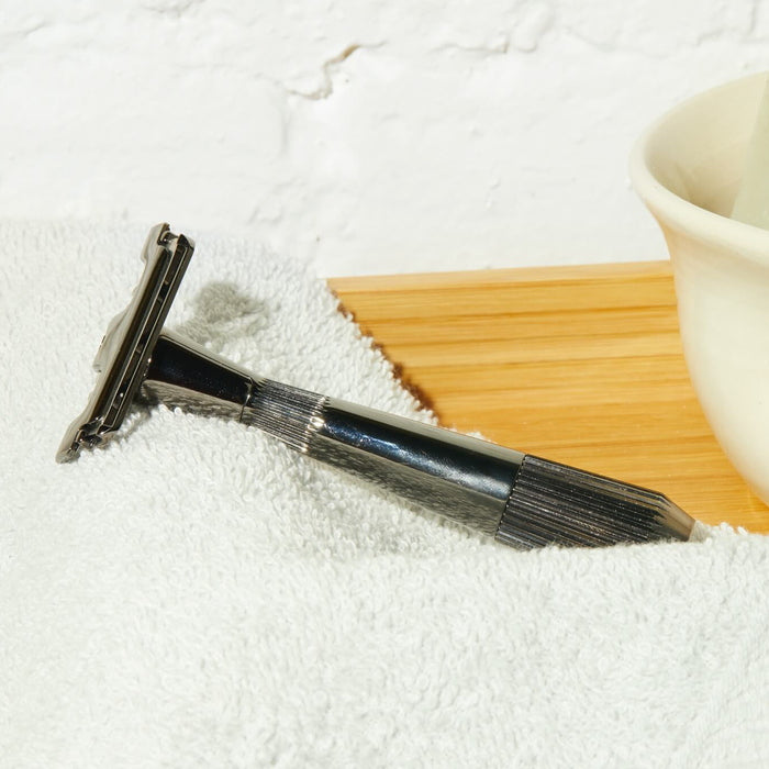 El kit de afeitar Twig Mercury en contexto